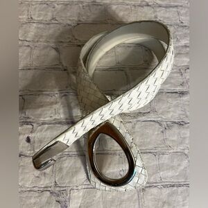 COLDWATER CREEK BONDED LEATHER WHITE ADJUSTABLE SILVER TONE BUCKLE L/XL